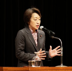 橋本聖子　参議院自民党議員会長の講演会を開催しました。